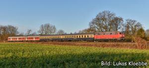 218 457 mit Wintersport-Zug, Bild von Lukas Kloebbe